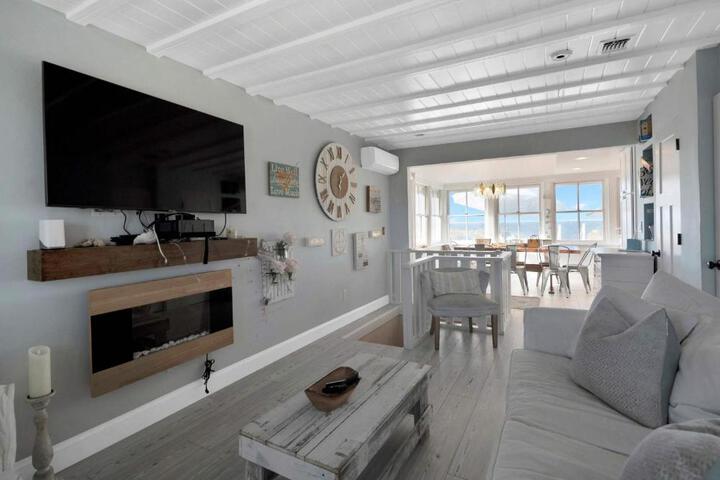 Diana Luxury Retreat: Private Beach and Vineyards