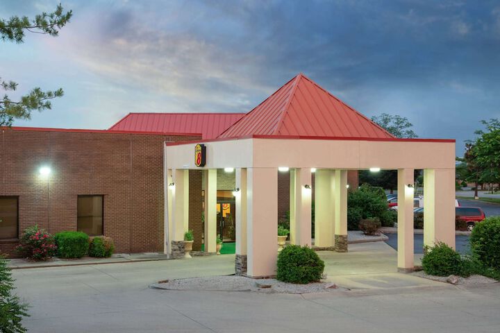 Hotel 4 of 25