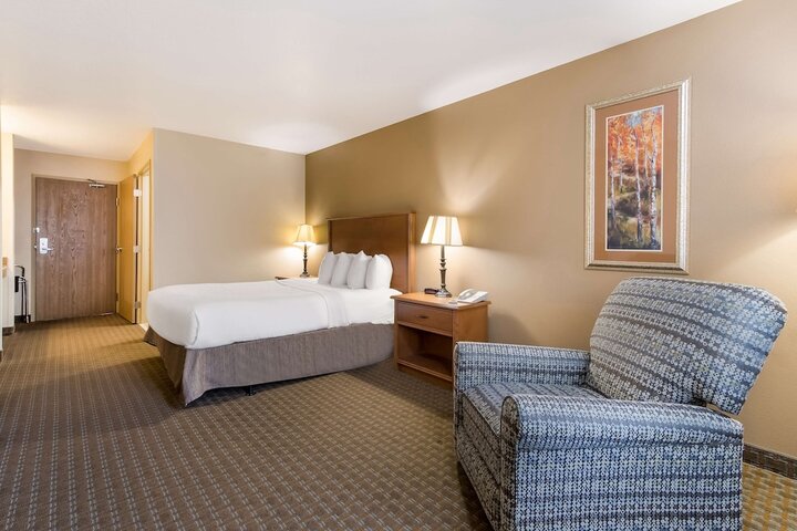 Room 9 of 38