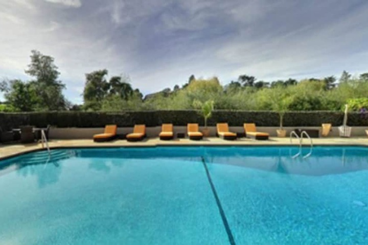 Pool 4 of 42