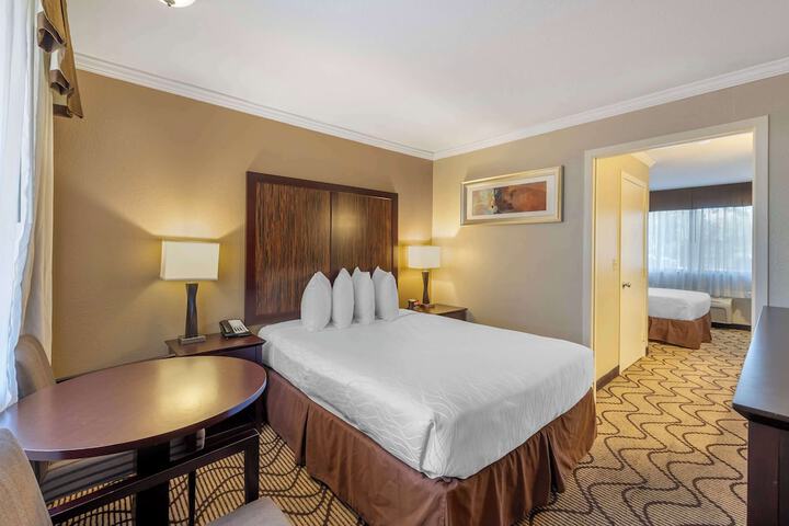 Room 52 of 79
