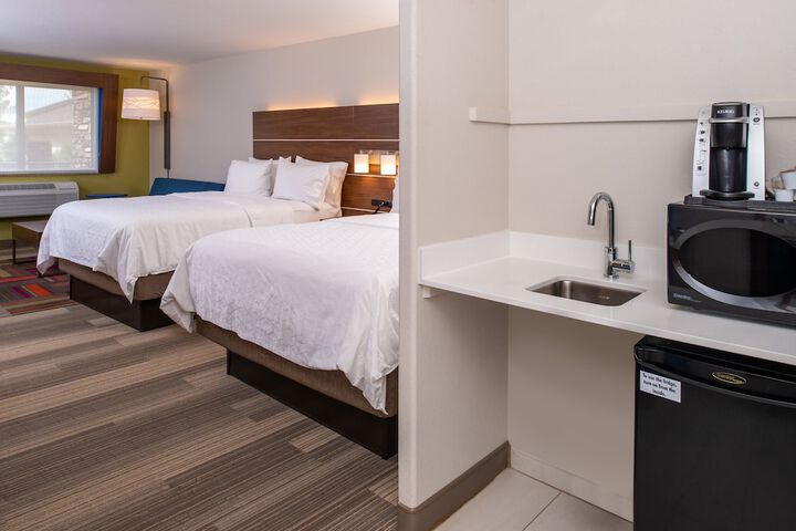 Room 44 of 80