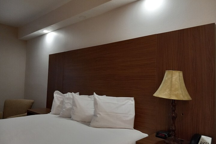 Room 25 of 41