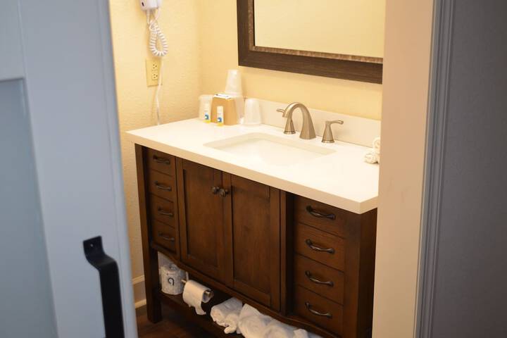 Room 16 of 28