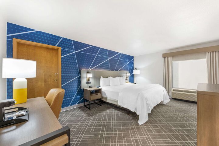Room 14 of 33