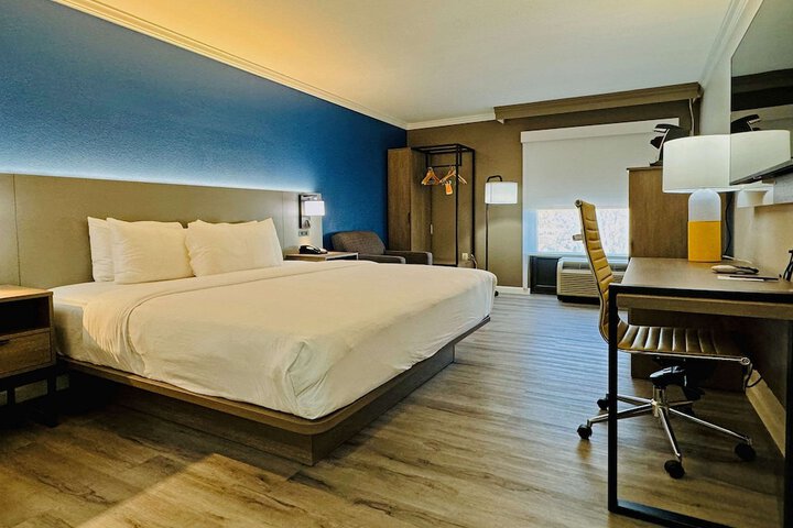 Room 6 of 15