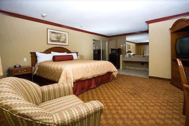 Room 32 of 35