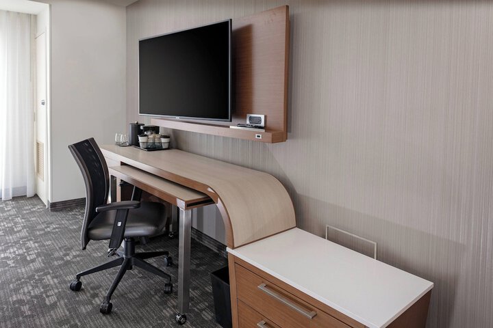 Room 10 of 19
