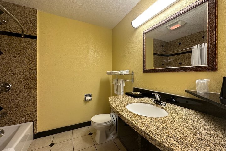 Room 9 of 16