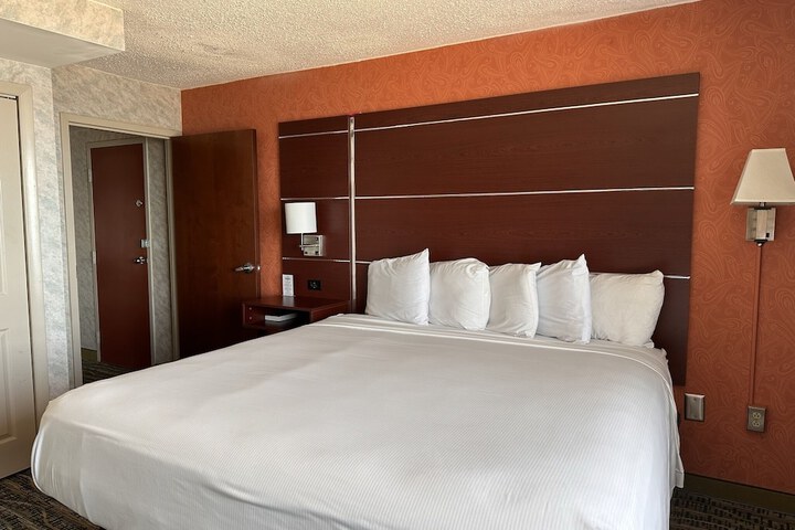 Room 25 of 40