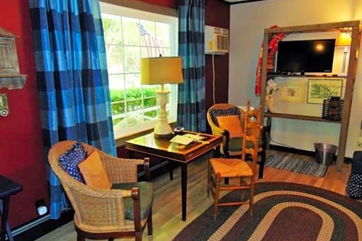 Maple Leaf Cottage Inn