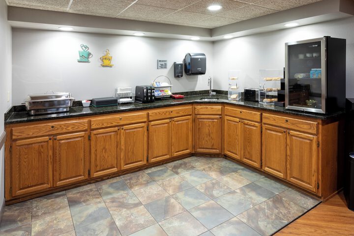 Paynesville Inn & Suites