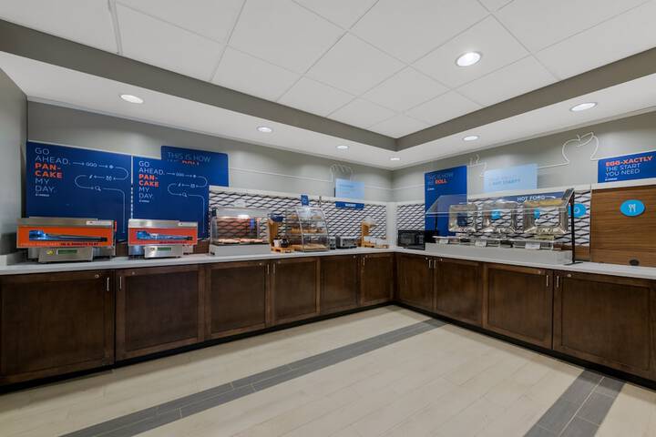 Holiday Inn Express Hampton - Coliseum Central by IHG