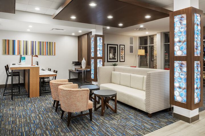 Holiday Inn Express & Suites West Plains Southwest by IHG