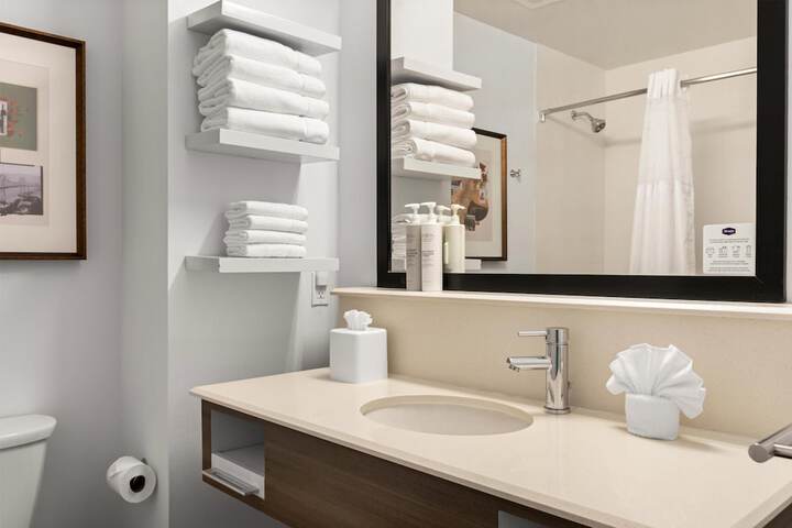 Hampton Inn & Suites Los Angeles - Glendale