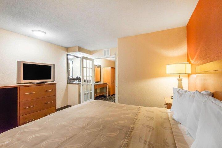 Room 25 of 46