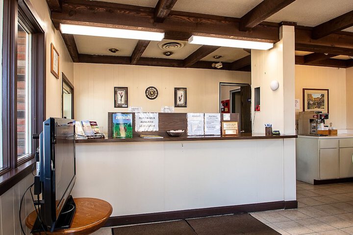 Country Squire Inn & Suites