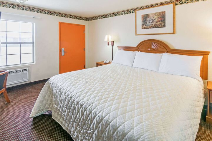 Room 8 of 14