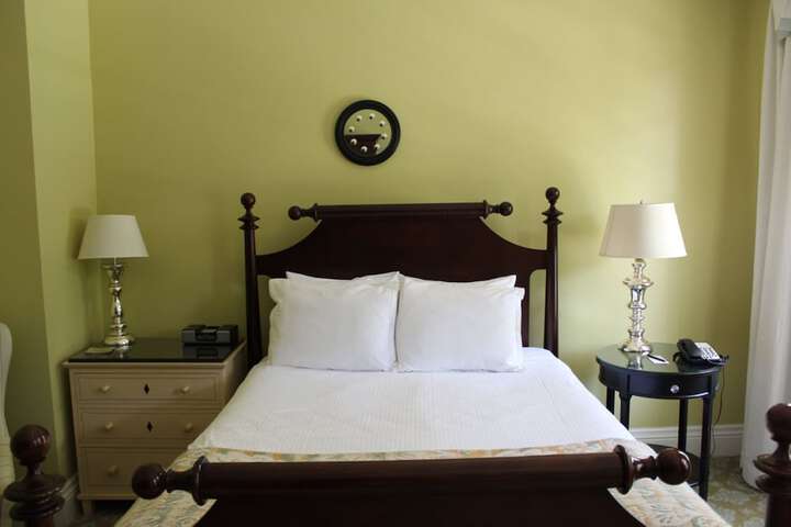 Room 105 of 185
