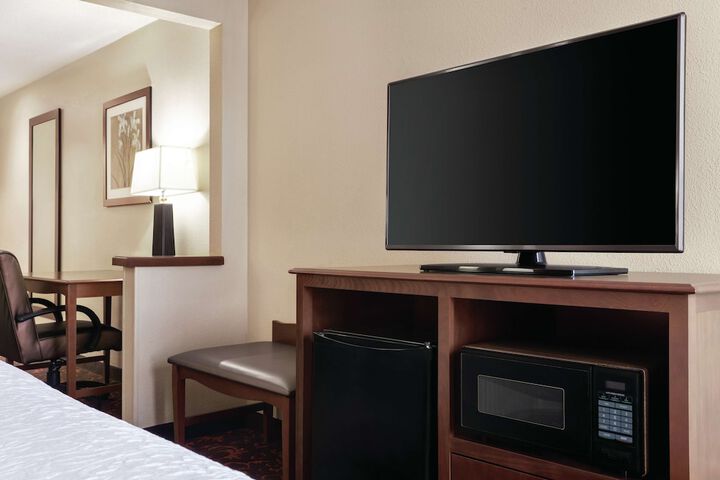Room 12 of 25
