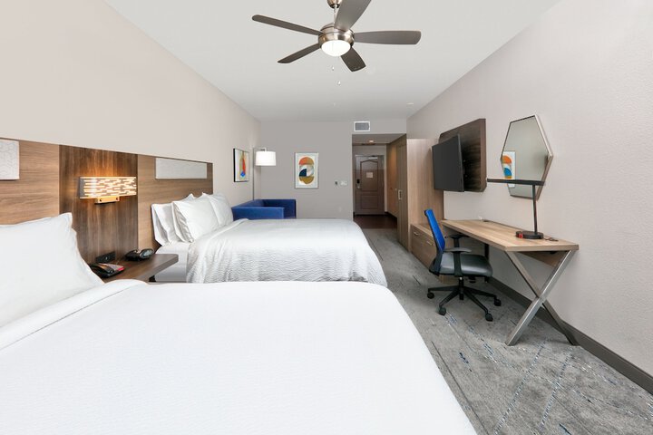 Room 27 of 43