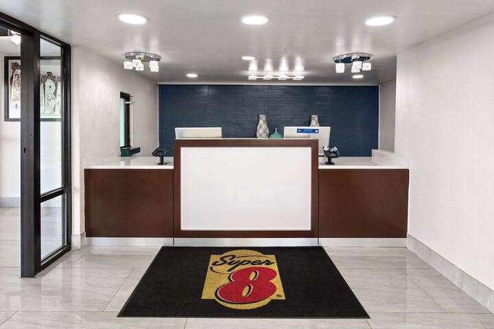 Super 8 by Wyndham Prattville Montgomery