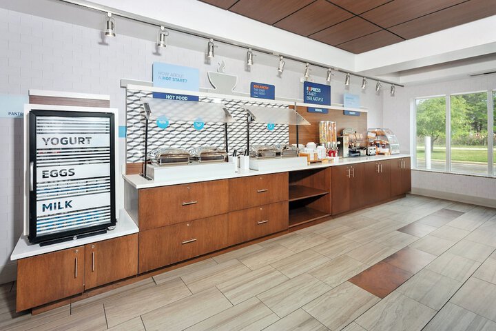 Holiday Inn Express Hotel & Suites Urbana-Champaign by IHG