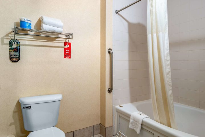 Room 73 of 107