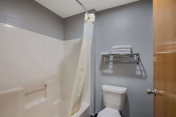 Econo Lodge Inn & Suites Diamondhead