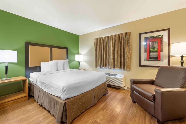 Room 17 of 28