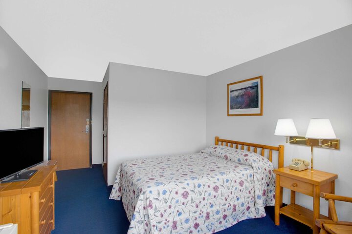 Super 8 by Wyndham Lake George / Warrensburg Area