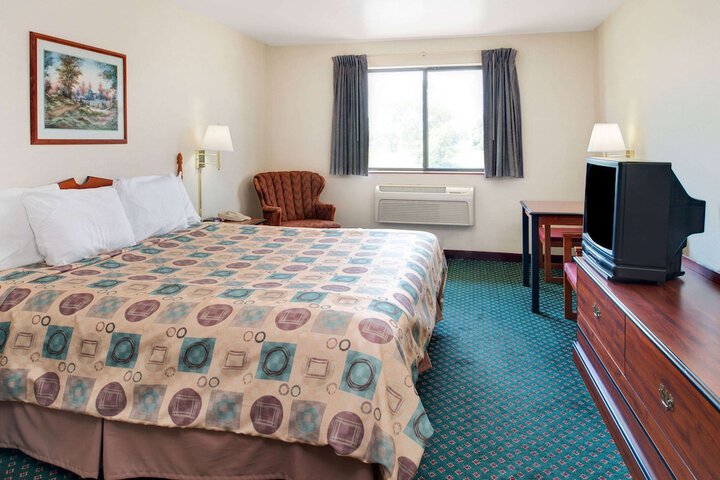 Room 9 of 16