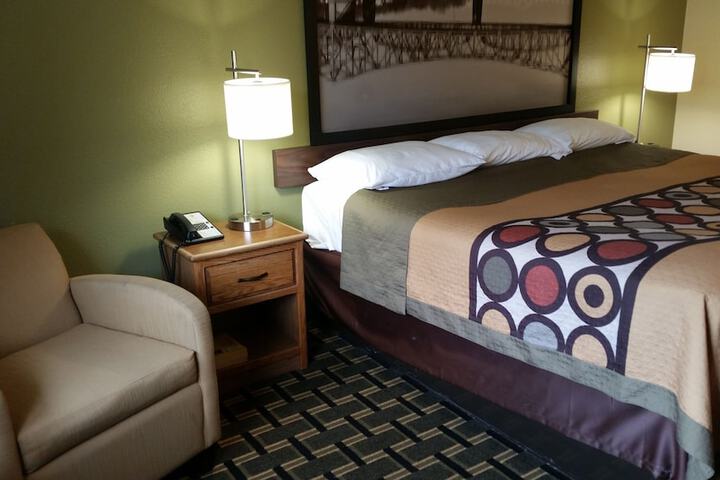 Super 8 by Wyndham Wheeling WV