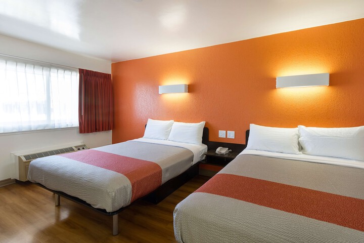 Room 14 of 22