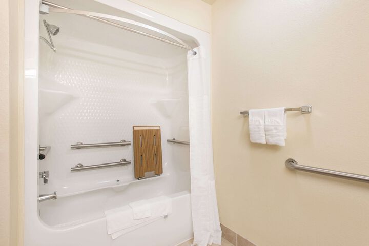 Room 10 of 16