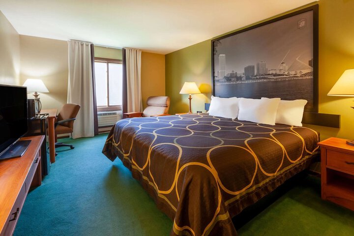 Room 13 of 28