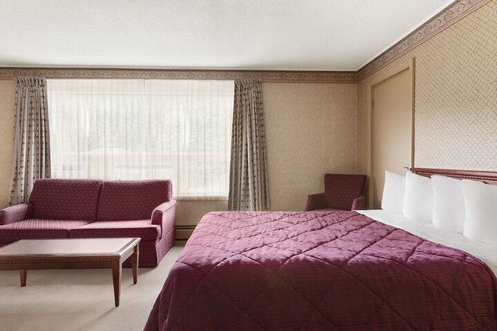 Room 5 of 16