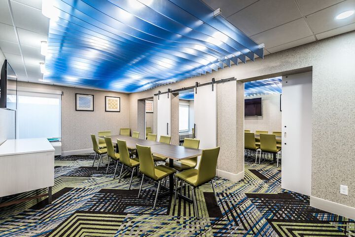 Holiday Inn Express Flint-Campus Area by IHG