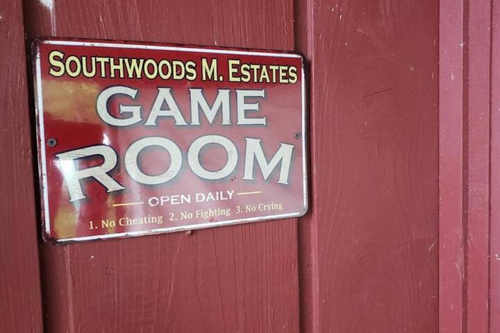 Southwoods Mountain Estate -private mansion pool, hottub+ 15 acres