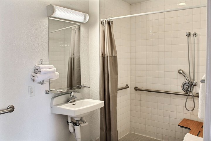 Room 16 of 26