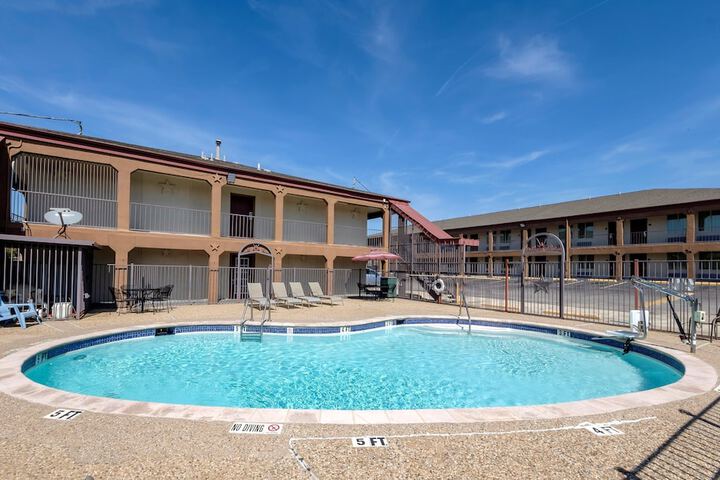 Pool 4 of 49