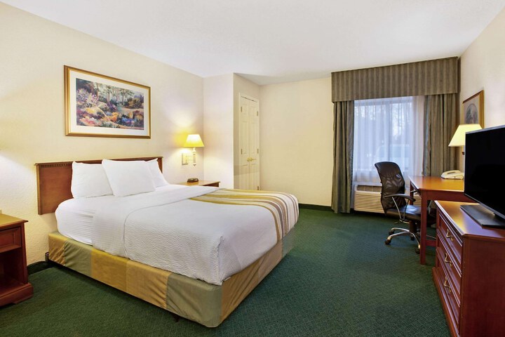 Room 17 of 36