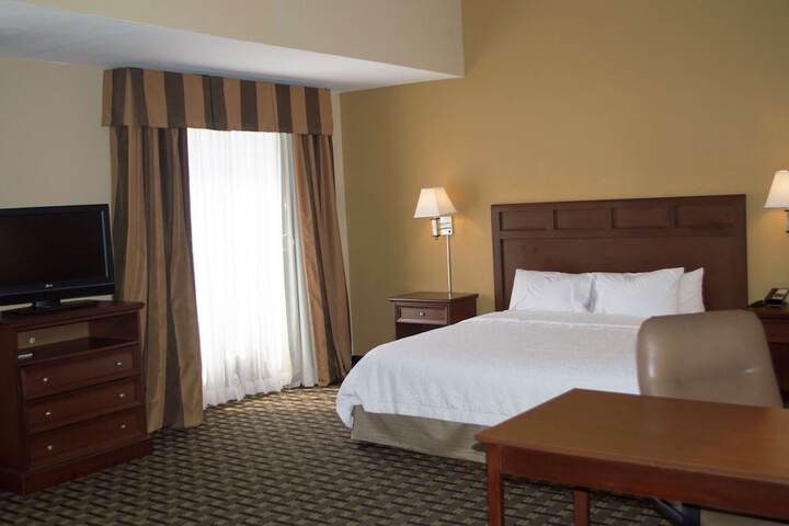 Hampton Inn & Suites Columbia at University
