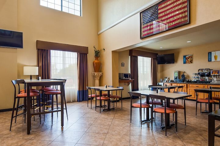 Best Western Windsor Pointe Hotel & Suites-Frost Bank Center