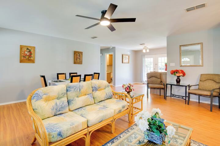 Waterfront Lake Fork Getaway w / Dock Access