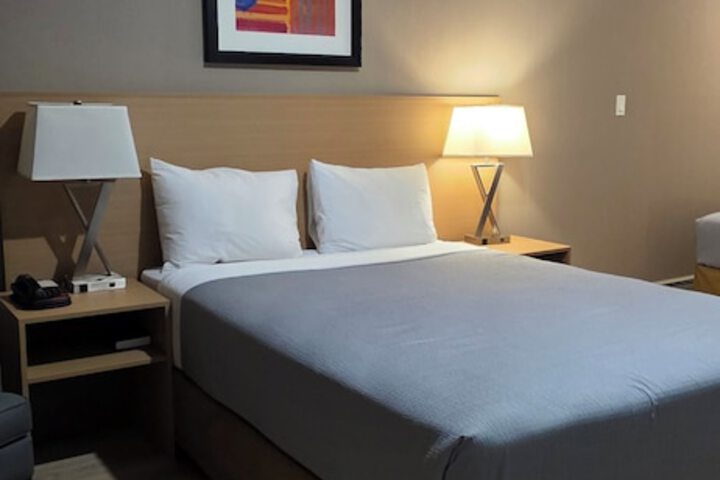 Parkway Motel & European Lodges
