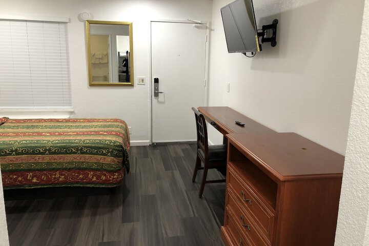 Room 16 of 17