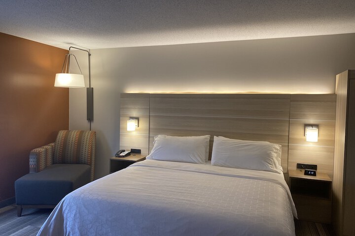 Holiday Inn Express Hotel & Suites Logansport by IHG