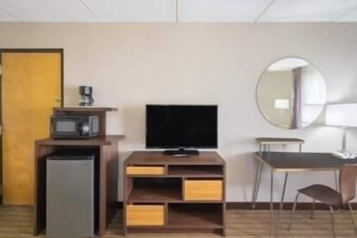 Room 8 of 13