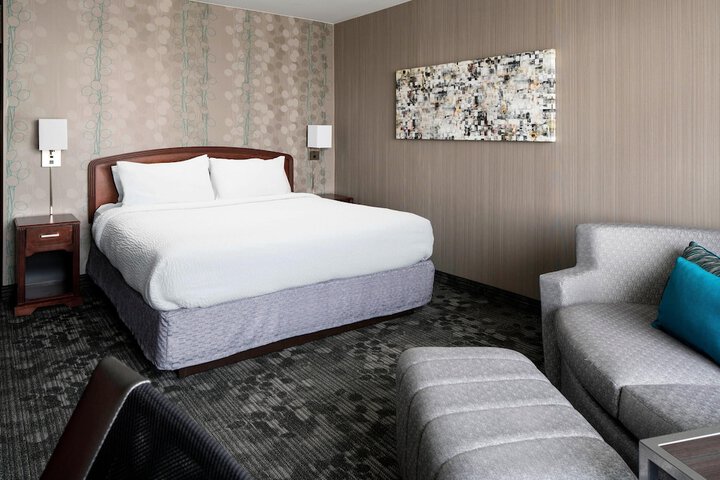 Room 11 of 27